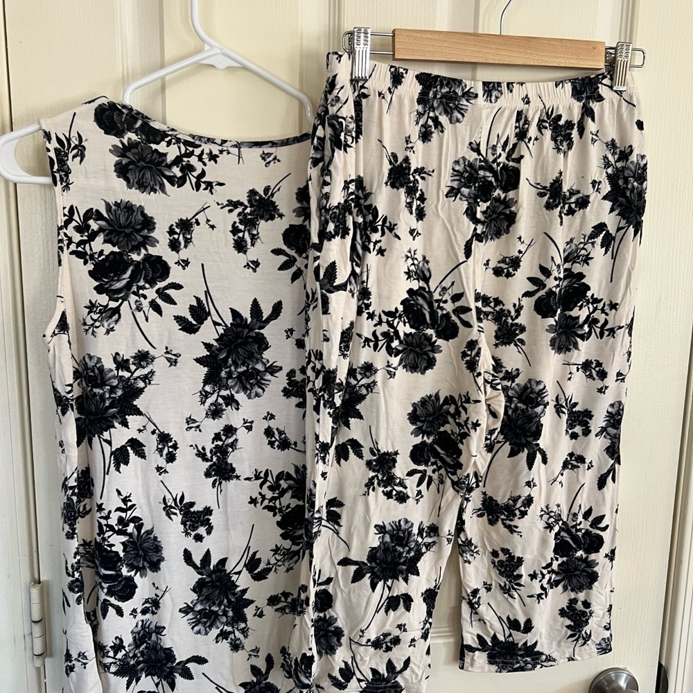 Women’s Floral Lounge Set Pajama Set Tank & Pants Black Cream Rayon Size L - Picture 8 of 9